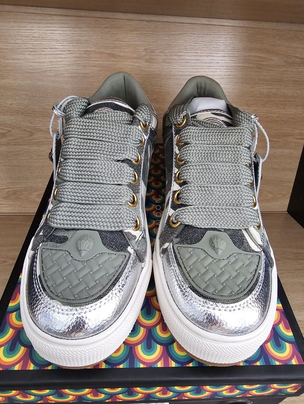 Kurt Geiger London SouthBank Tag Sneaker. Size 8.5